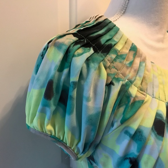 Style & Co. Floral Short Sleeve Blouse. Size S - Picture 4 of 7